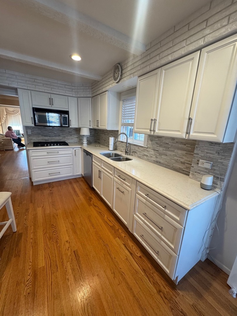 5805 N Merrimac Avenue, Chicago, IL 60646