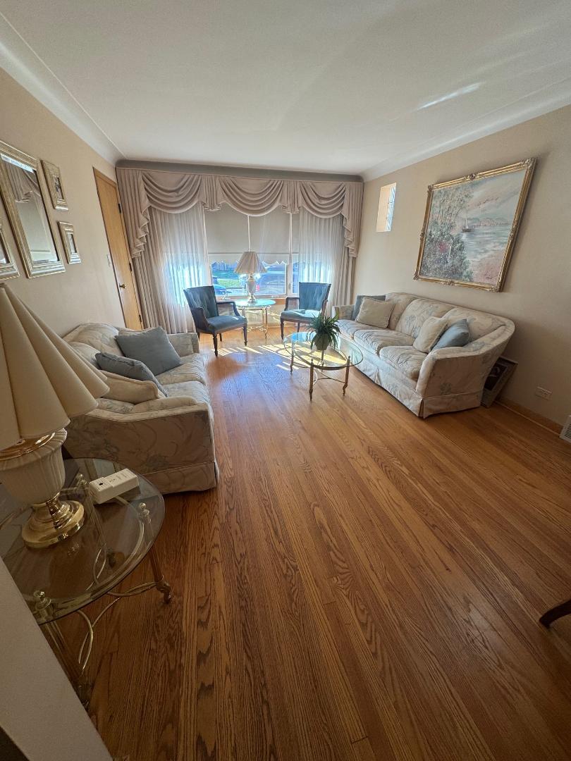 5805 N Merrimac Avenue, Chicago, IL 60646