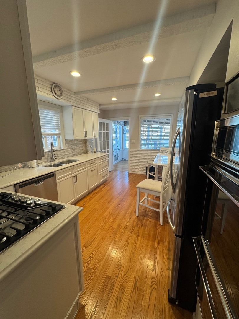 5805 N Merrimac Avenue, Chicago, IL 60646