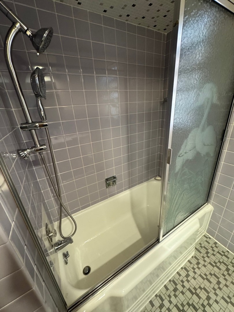 5805 N Merrimac Avenue, Chicago, IL 60646