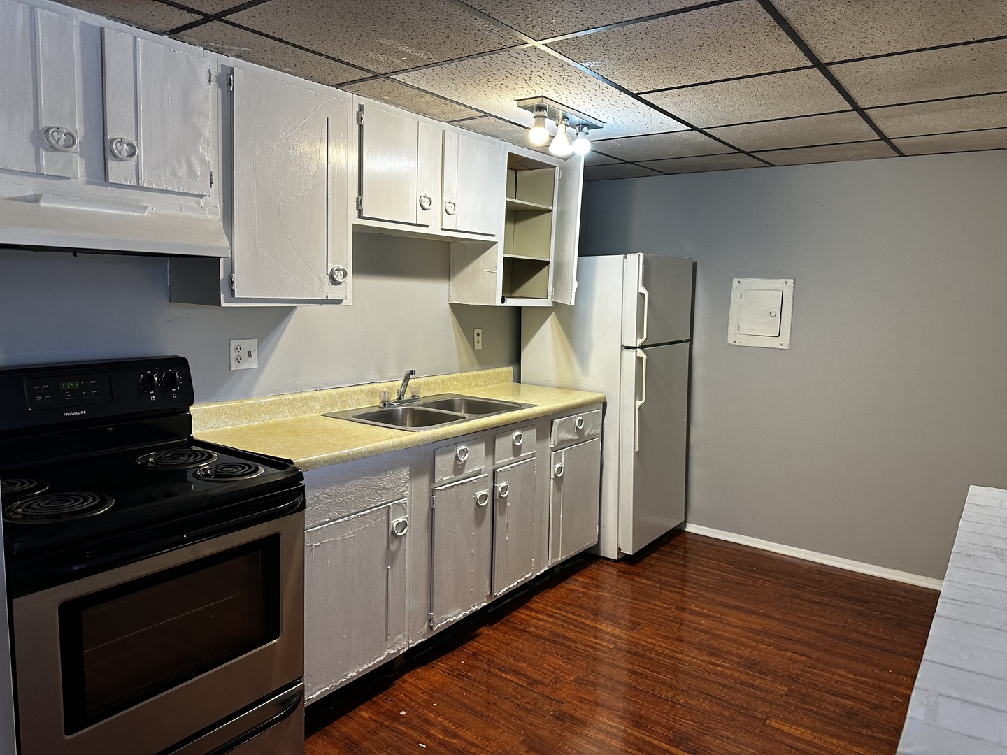 567 Ashland Avenue #E, Aurora, IL 60505