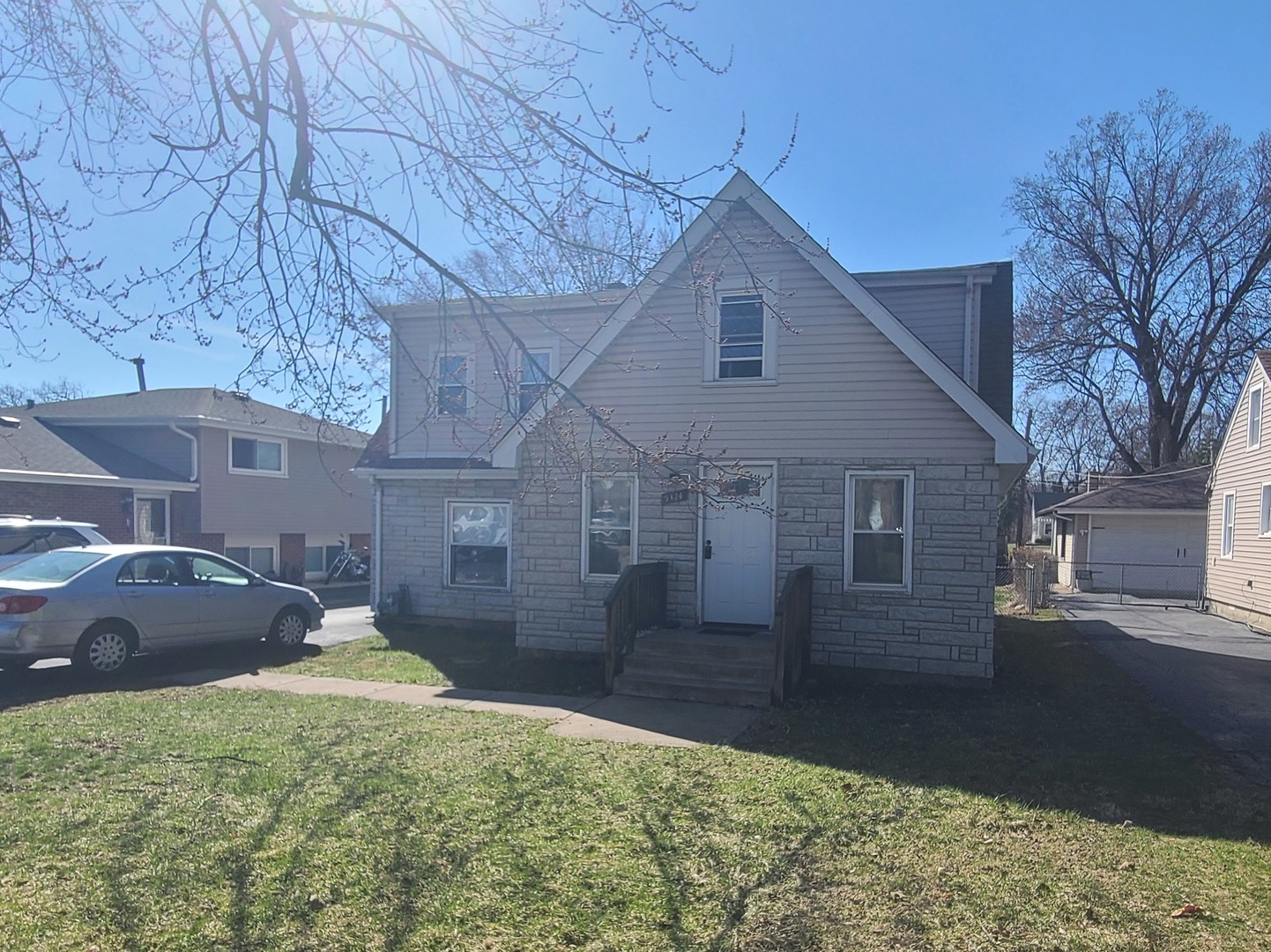 9324 S 82nd Avenue, Hickory Hills, IL 60457