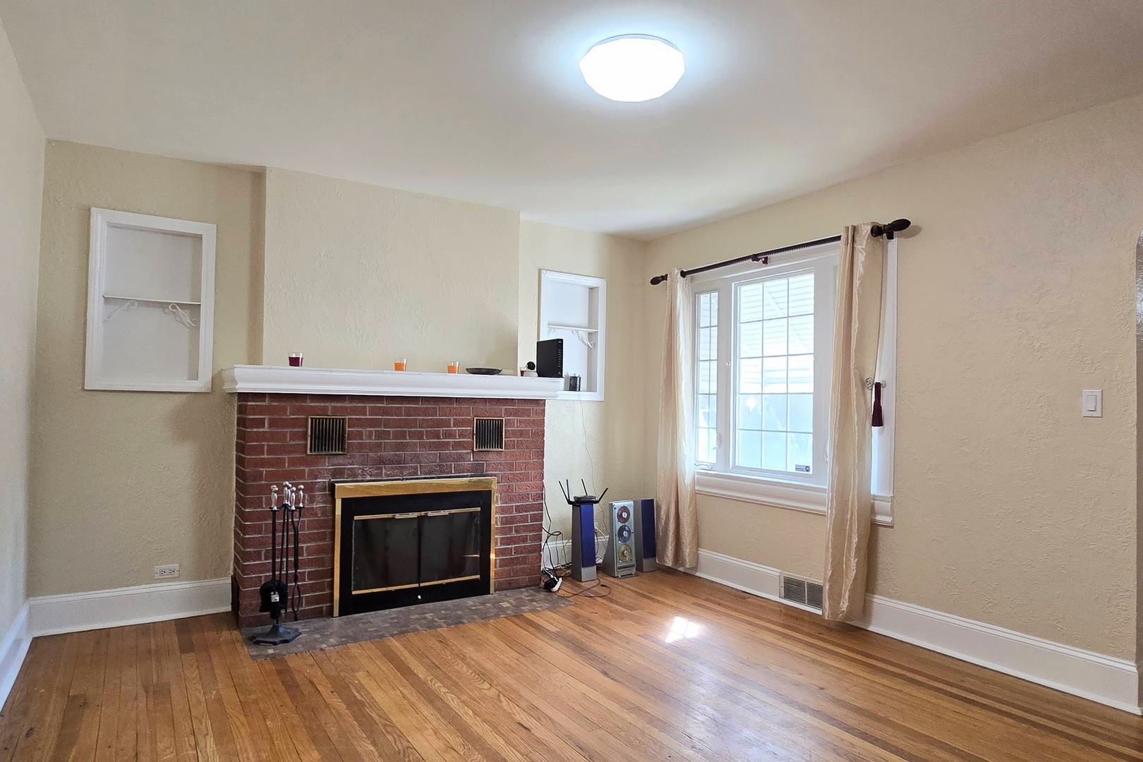 417 S Lewis Avenue, Waukegan, IL 60085