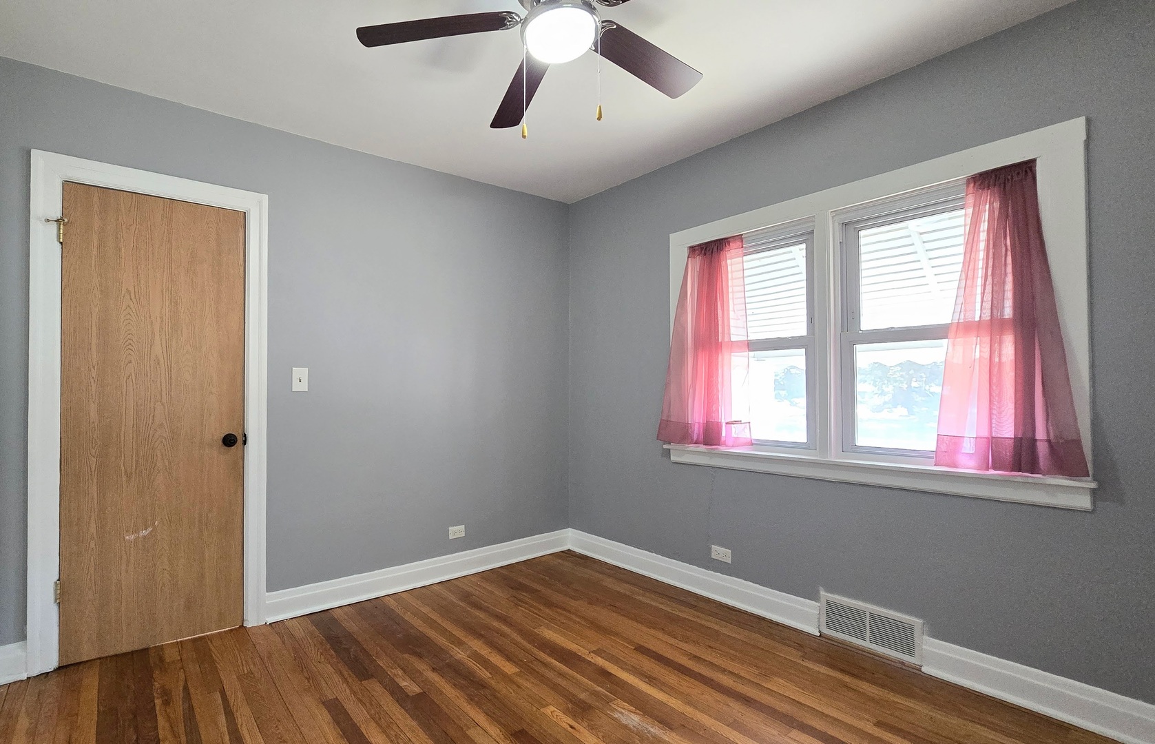 417 S Lewis Avenue, Waukegan, IL 60085