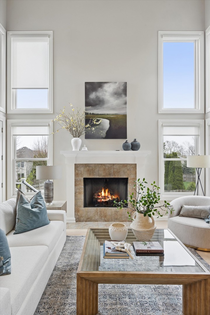 829 Avon Court, Glen Ellyn, IL 60137