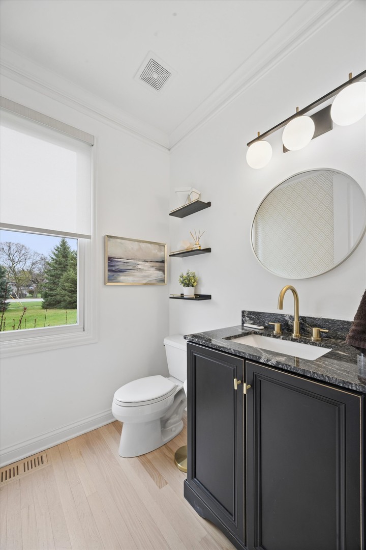 829 Avon Court, Glen Ellyn, IL 60137