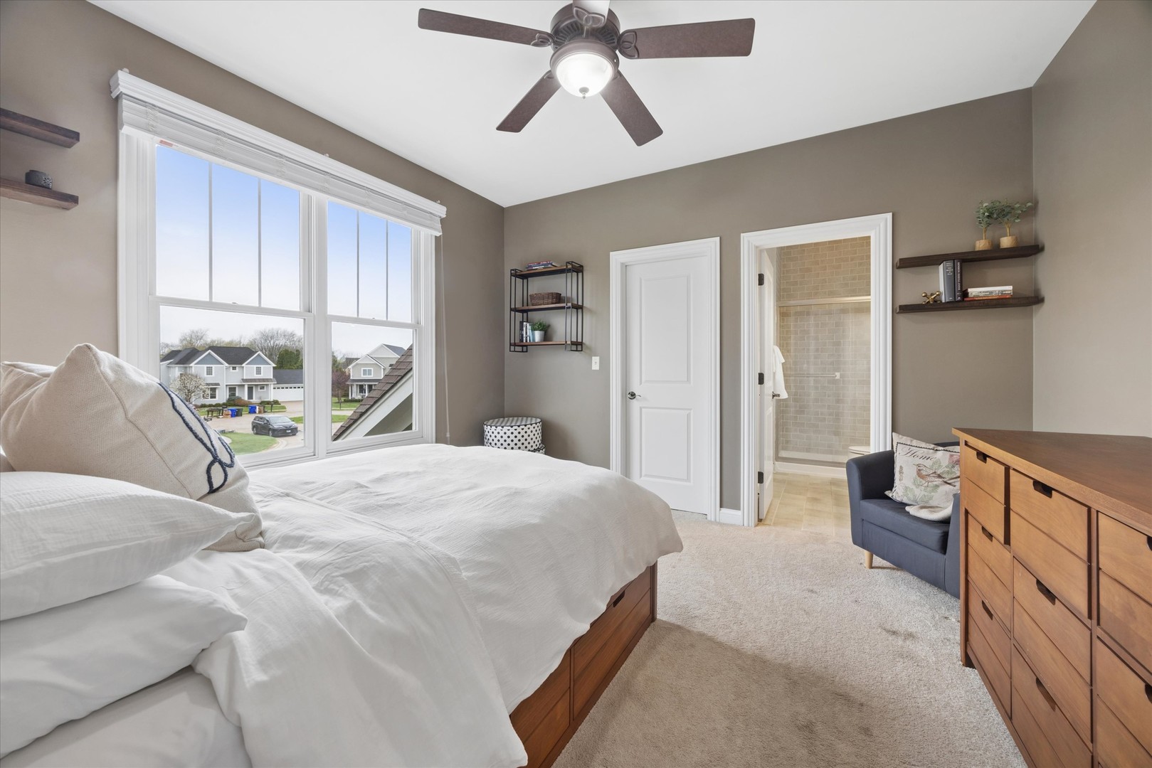 829 Avon Court, Glen Ellyn, IL 60137