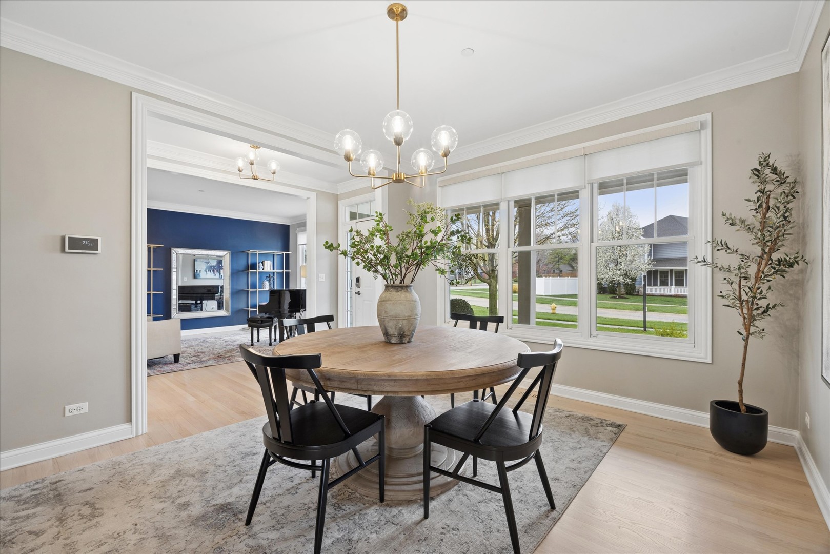 829 Avon Court, Glen Ellyn, IL 60137