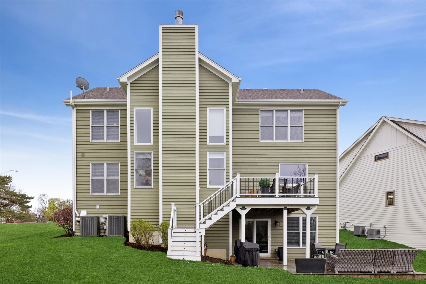 829 Avon Court, Glen Ellyn, IL 60137