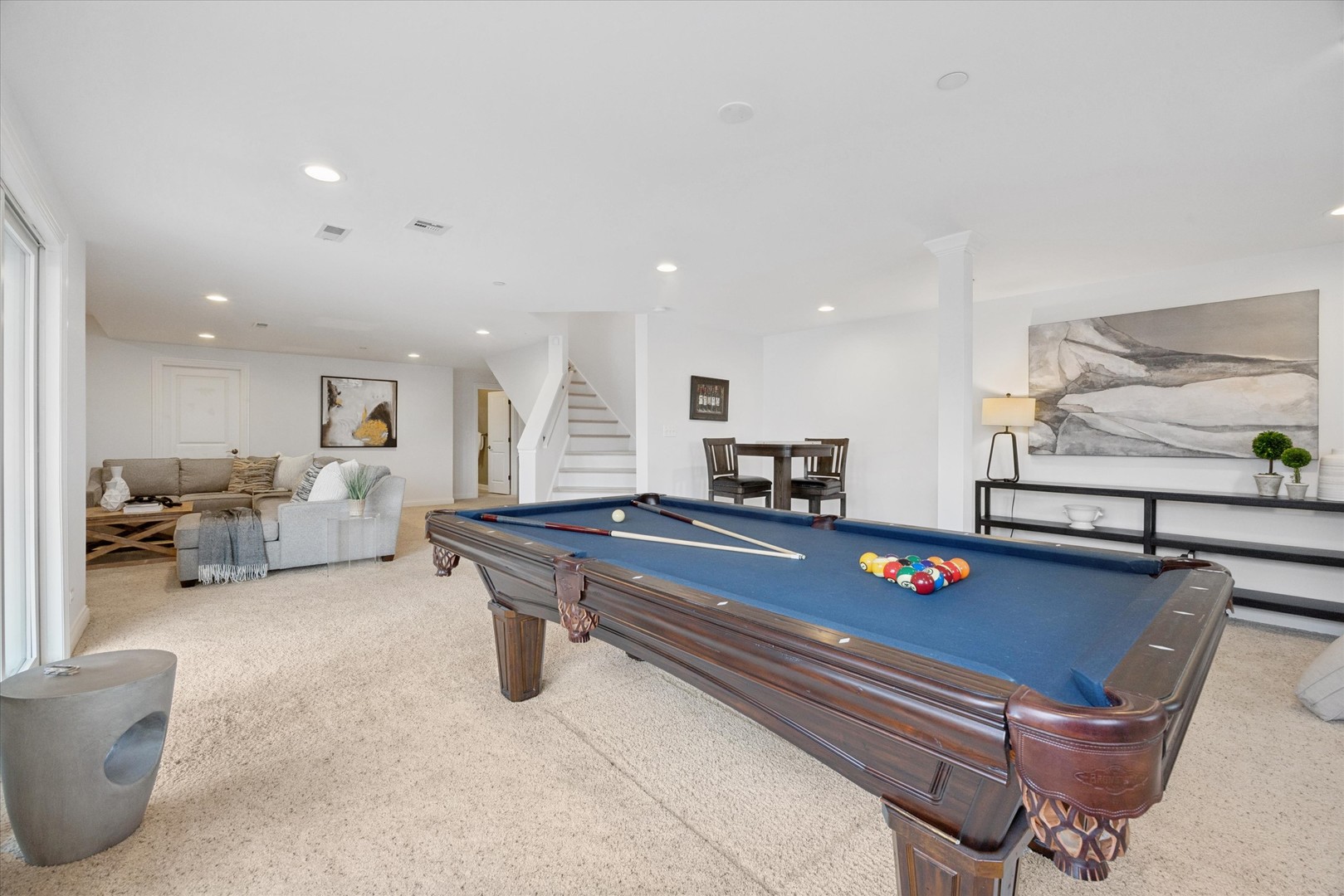 829 Avon Court, Glen Ellyn, IL 60137