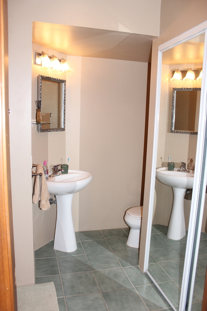 13528 LAVERGNE Avenue, Crestwood, IL 60418