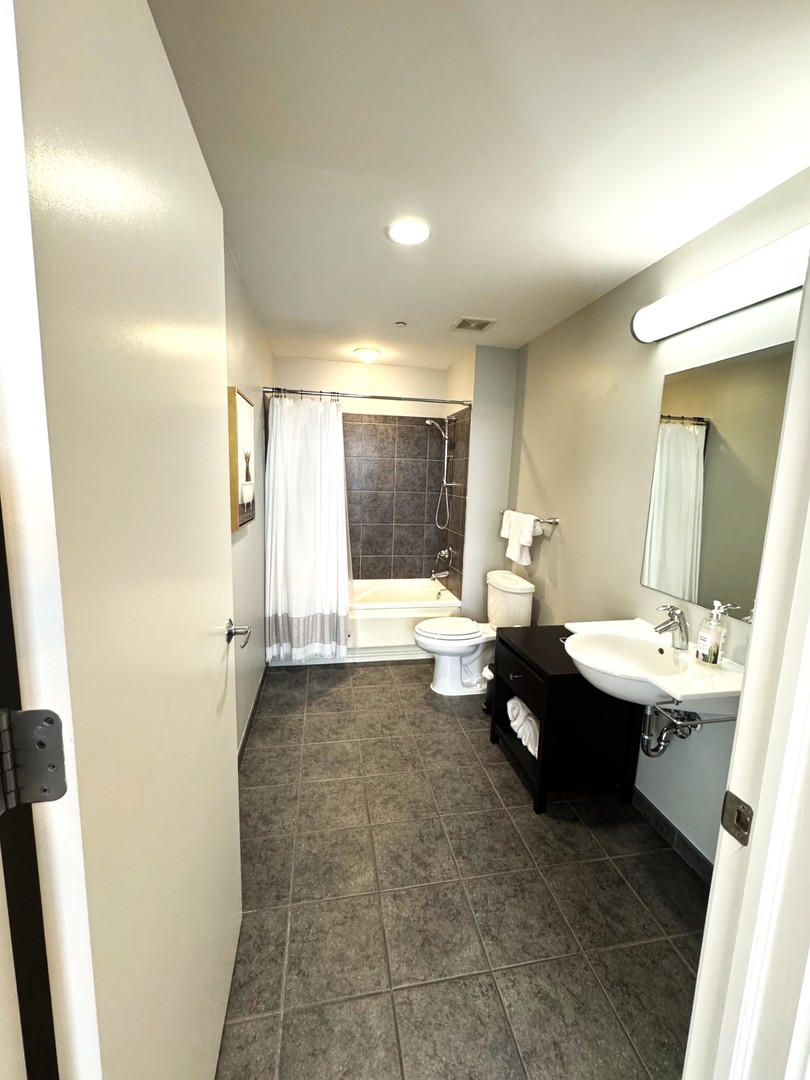 10 S Dunton Avenue #204, Arlington Heights, IL 60005