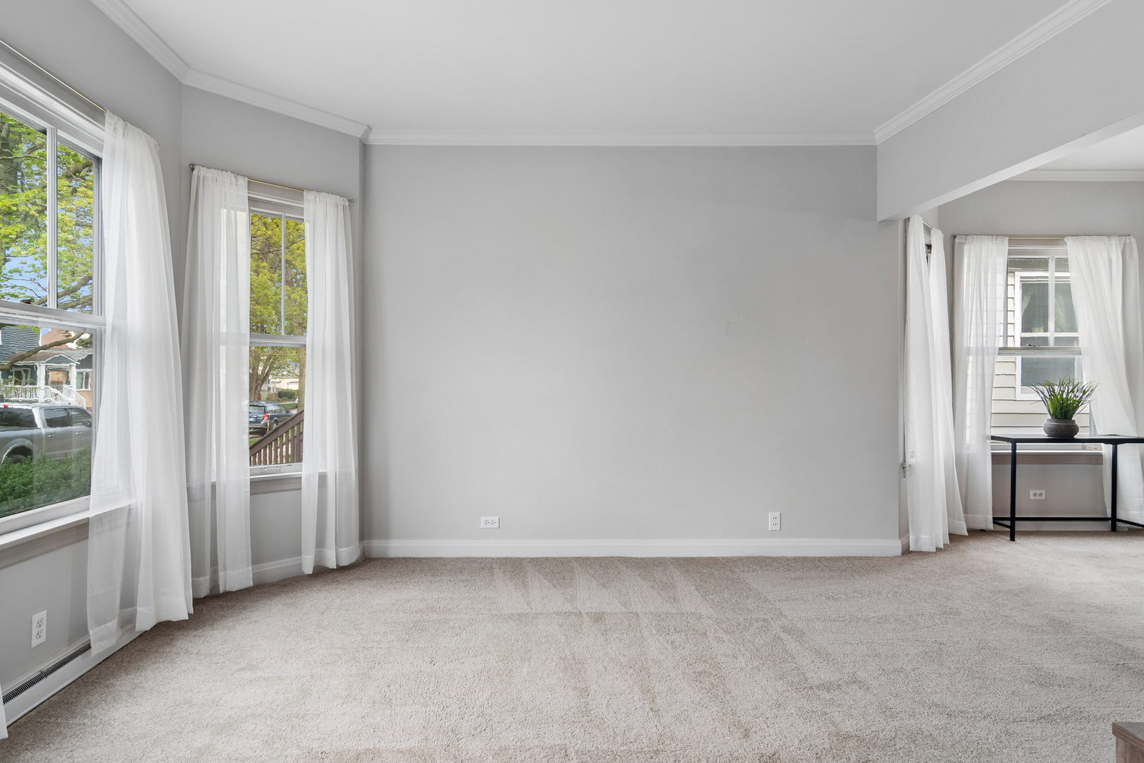 5027 W Ainslie Street, Chicago, IL 60630