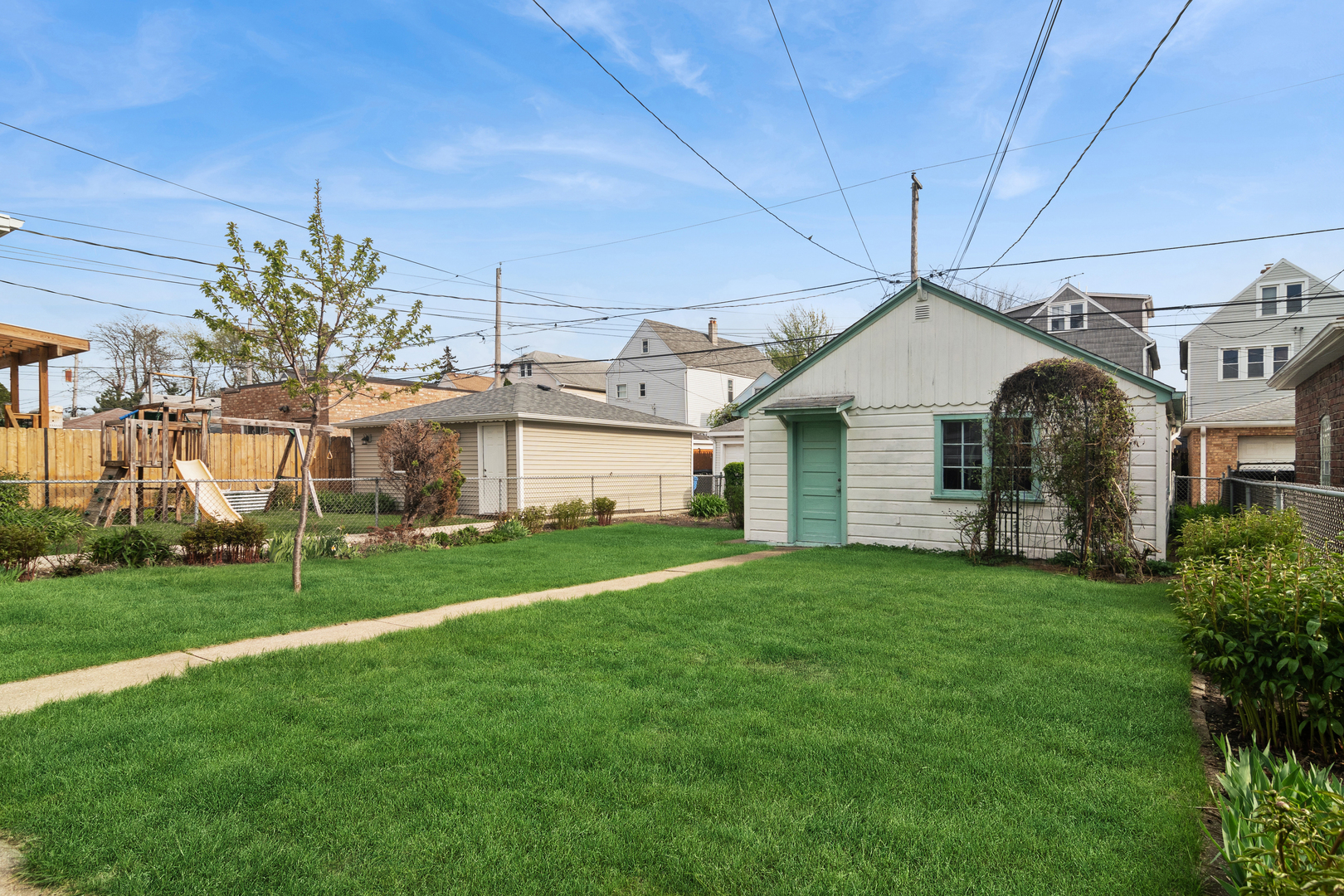 5027 W Ainslie Street, Chicago, IL 60630