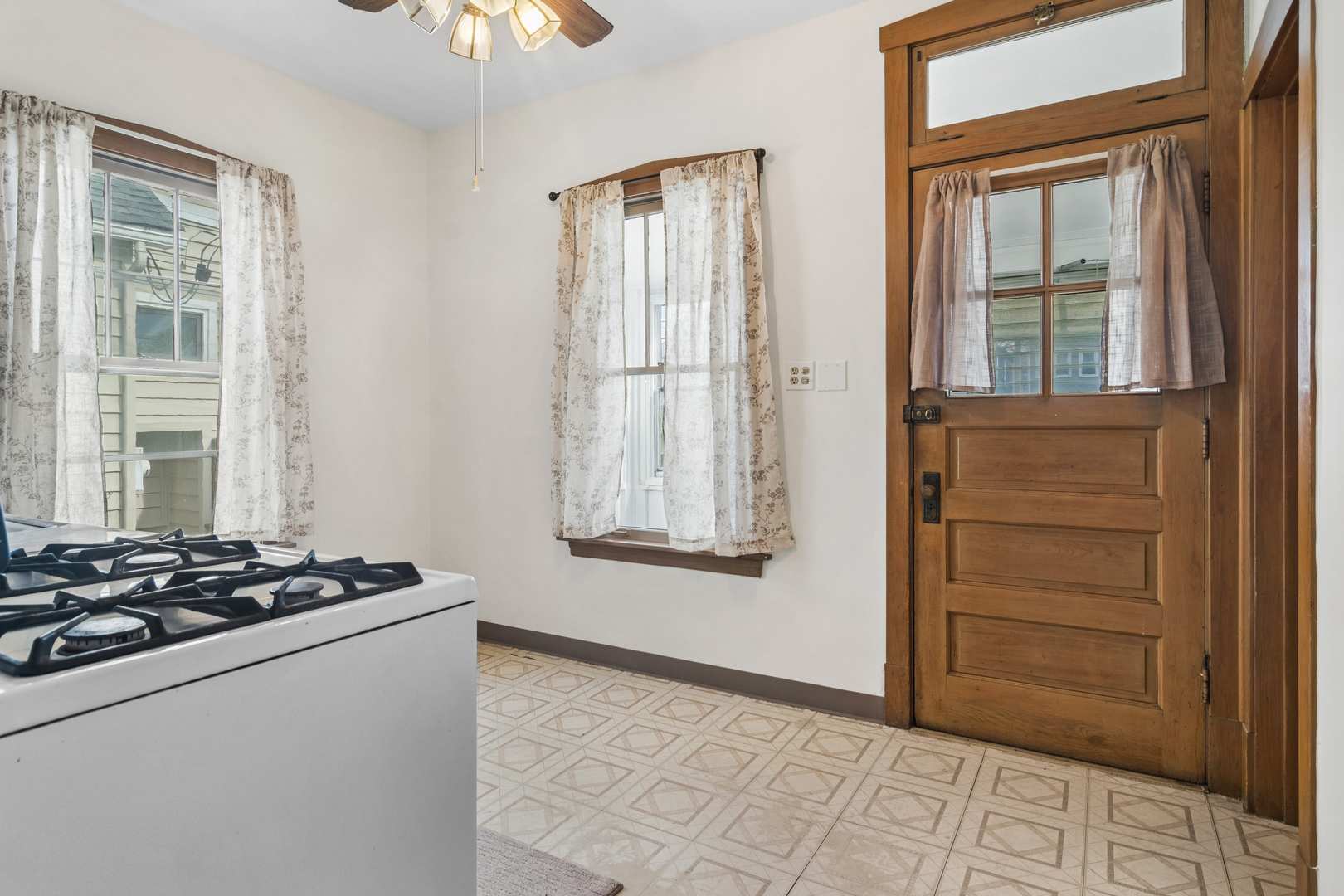 5027 W Ainslie Street, Chicago, IL 60630