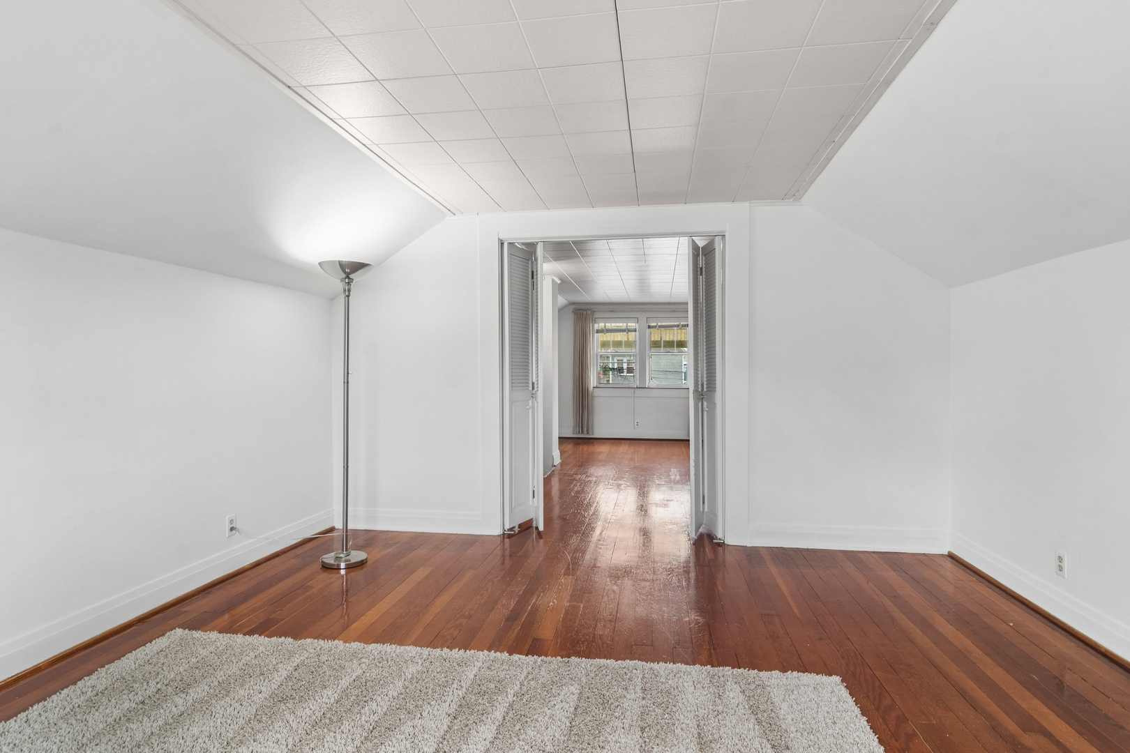 5027 W Ainslie Street, Chicago, IL 60630