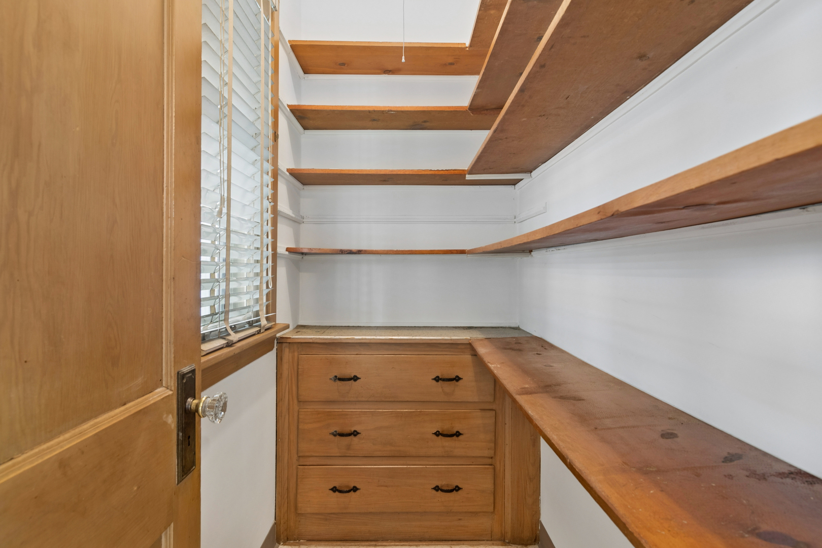 5027 W Ainslie Street, Chicago, IL 60630