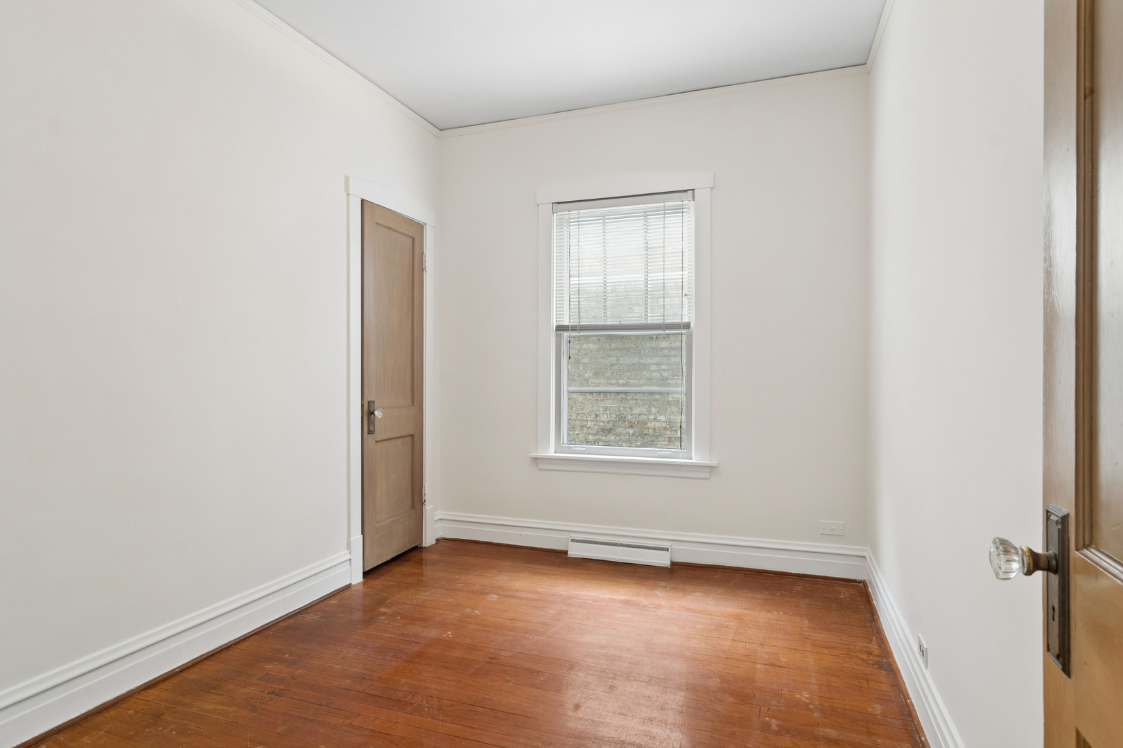 5027 W Ainslie Street, Chicago, IL 60630