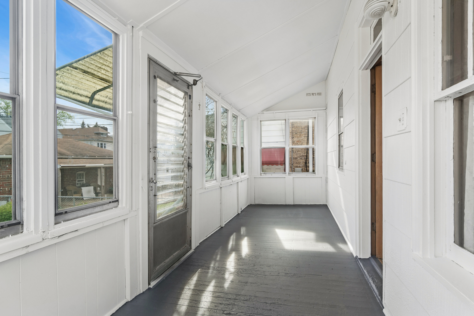 5027 W Ainslie Street, Chicago, IL 60630