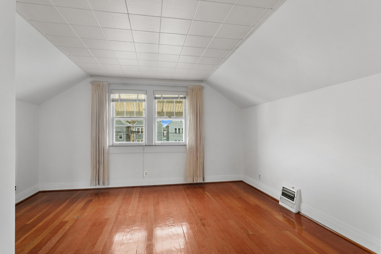 5027 W Ainslie Street, Chicago, IL 60630