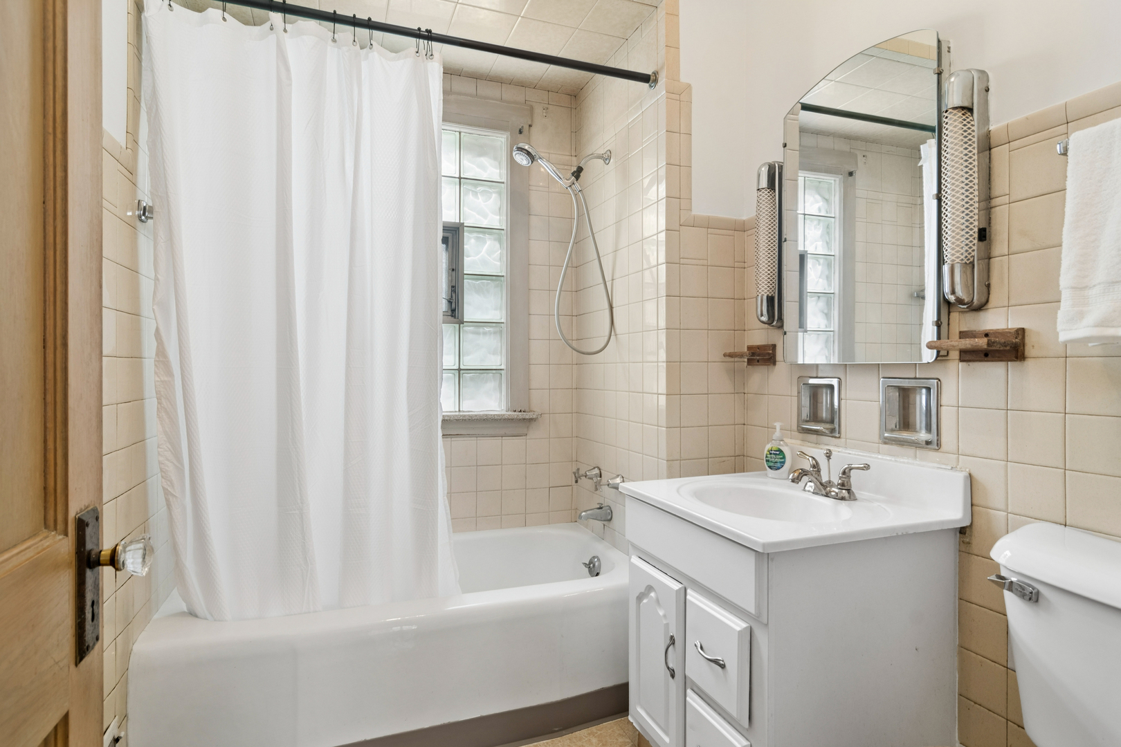 5027 W Ainslie Street, Chicago, IL 60630