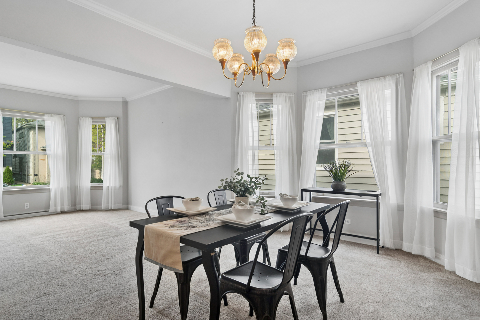 5027 W Ainslie Street, Chicago, IL 60630