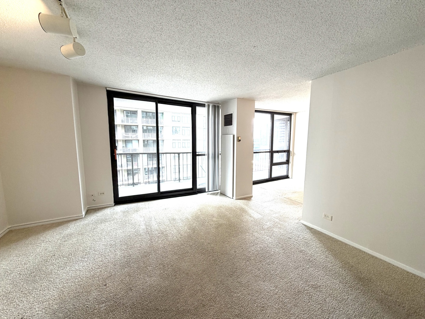 10 E Ontario Street #1707, Chicago, IL 60611
