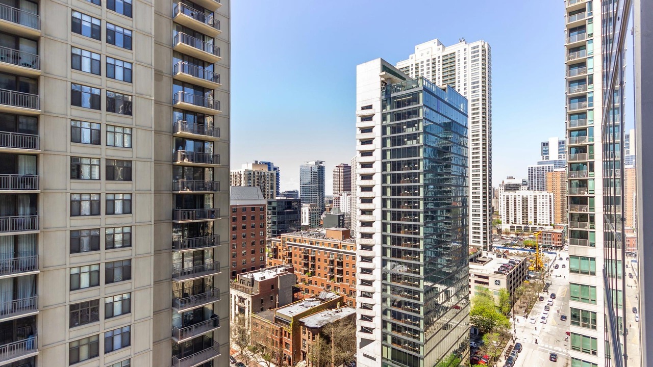 10 E Ontario Street #1707, Chicago, IL 60611