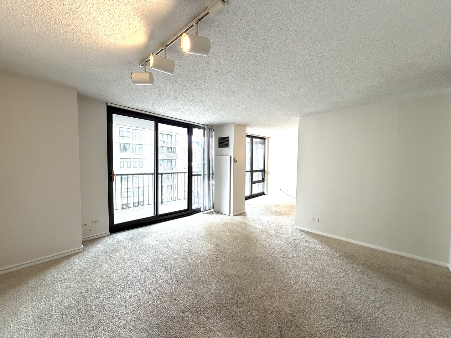 10 E Ontario Street #1707, Chicago, IL 60611