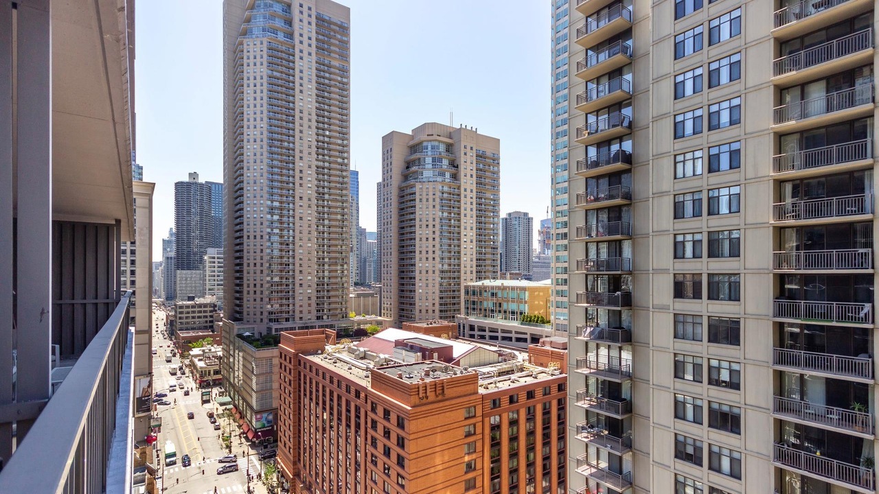 10 E Ontario Street #1707, Chicago, IL 60611