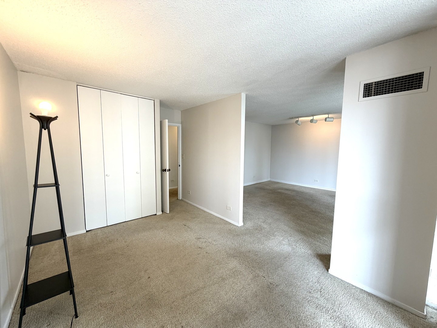 10 E Ontario Street #1707, Chicago, IL 60611