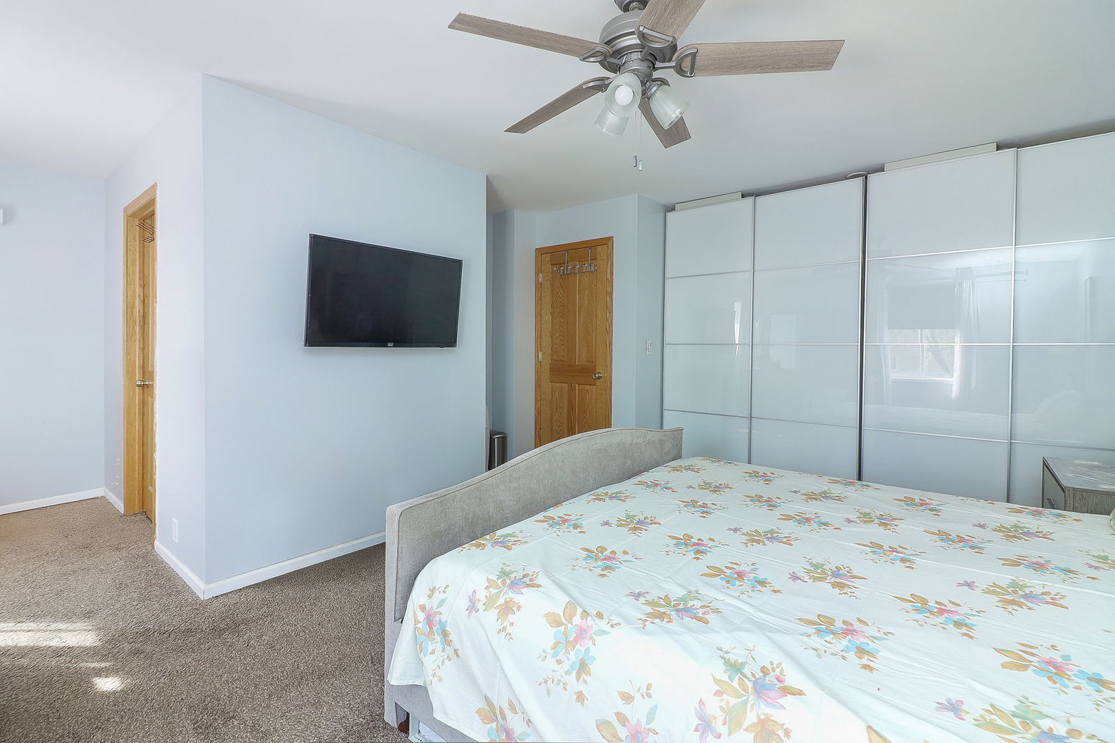 812 W Appletree Lane, Bartlett, IL 60103