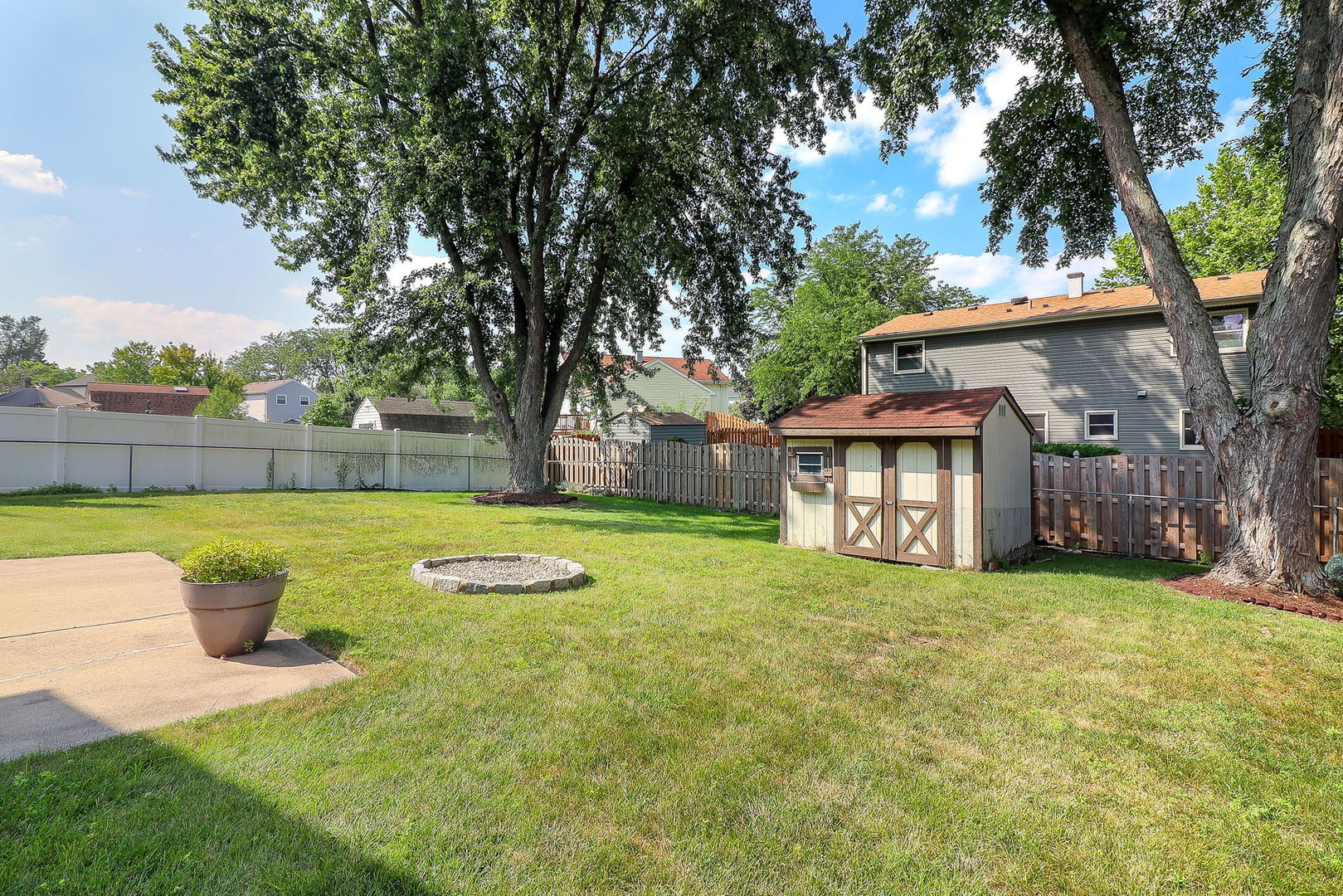 812 W Appletree Lane, Bartlett, IL 60103