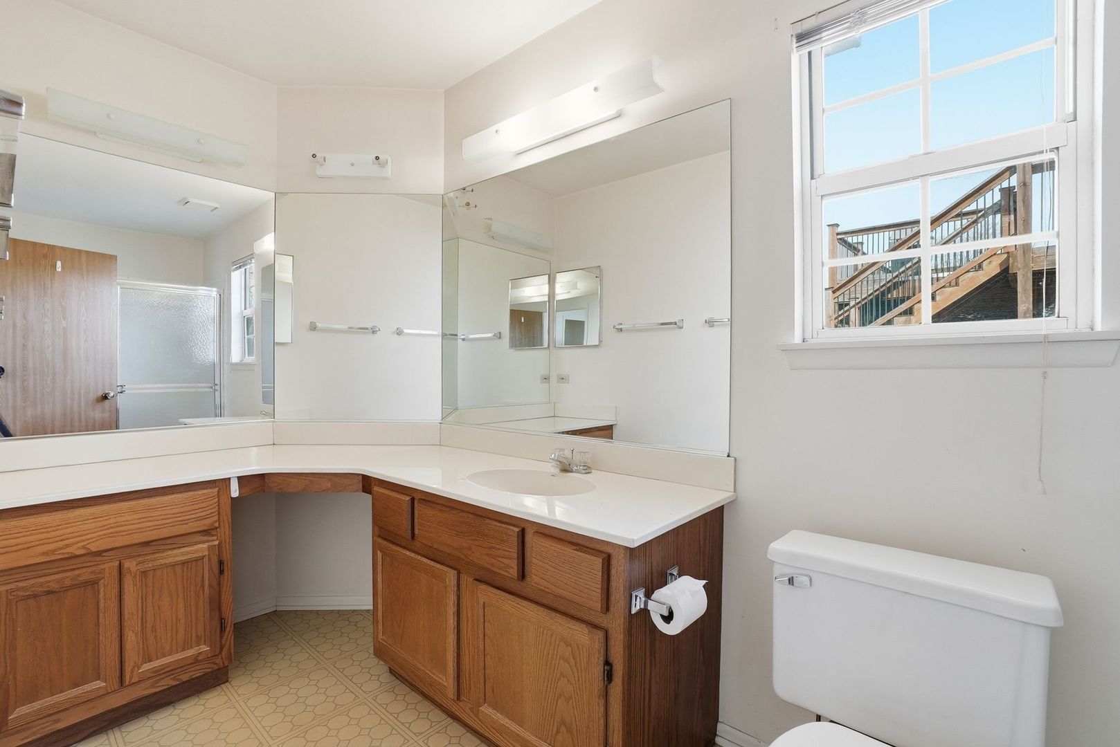 2124 BALDWIN Lane, Hanover Park, IL 60133