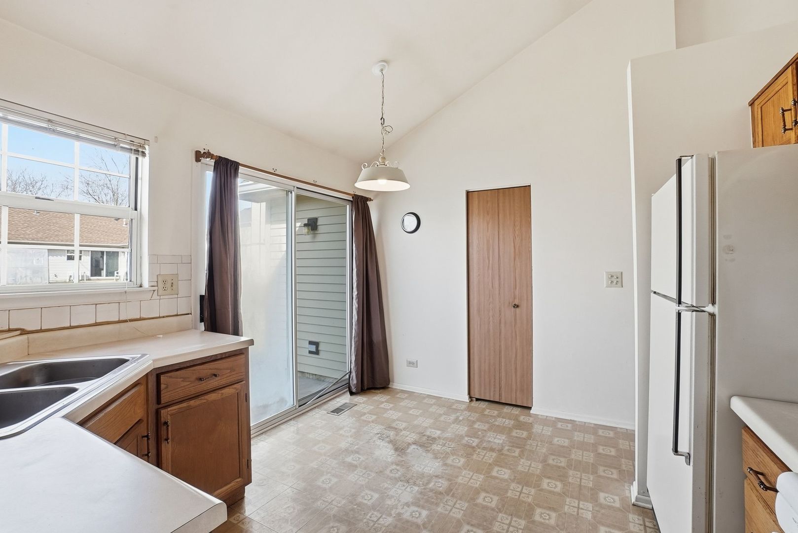 2124 BALDWIN Lane, Hanover Park, IL 60133