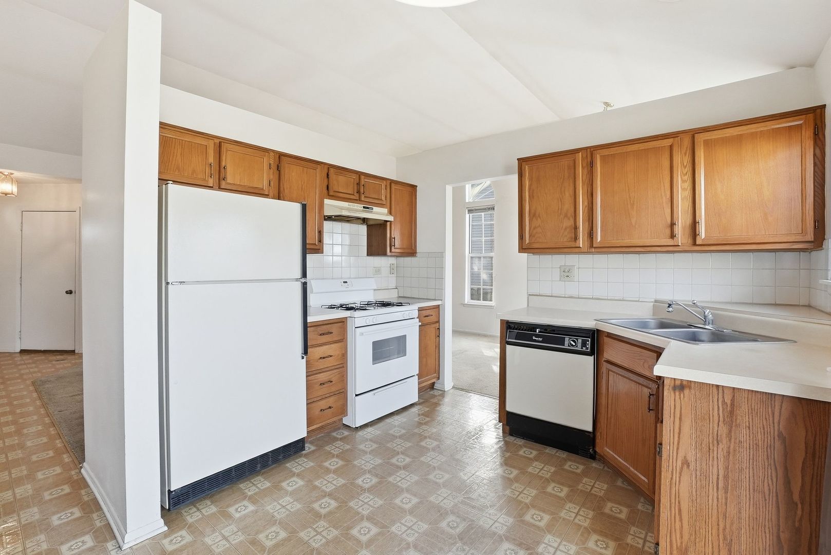 2124 BALDWIN Lane, Hanover Park, IL 60133