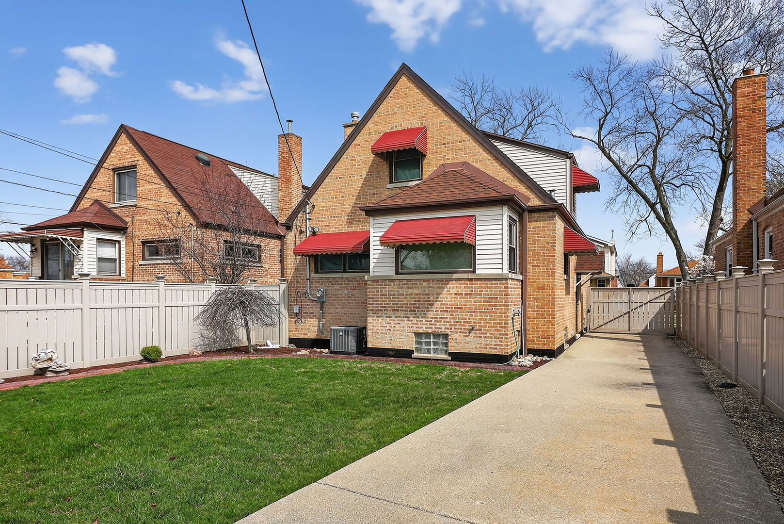 5804 S Natoma Avenue, Chicago, IL 60638