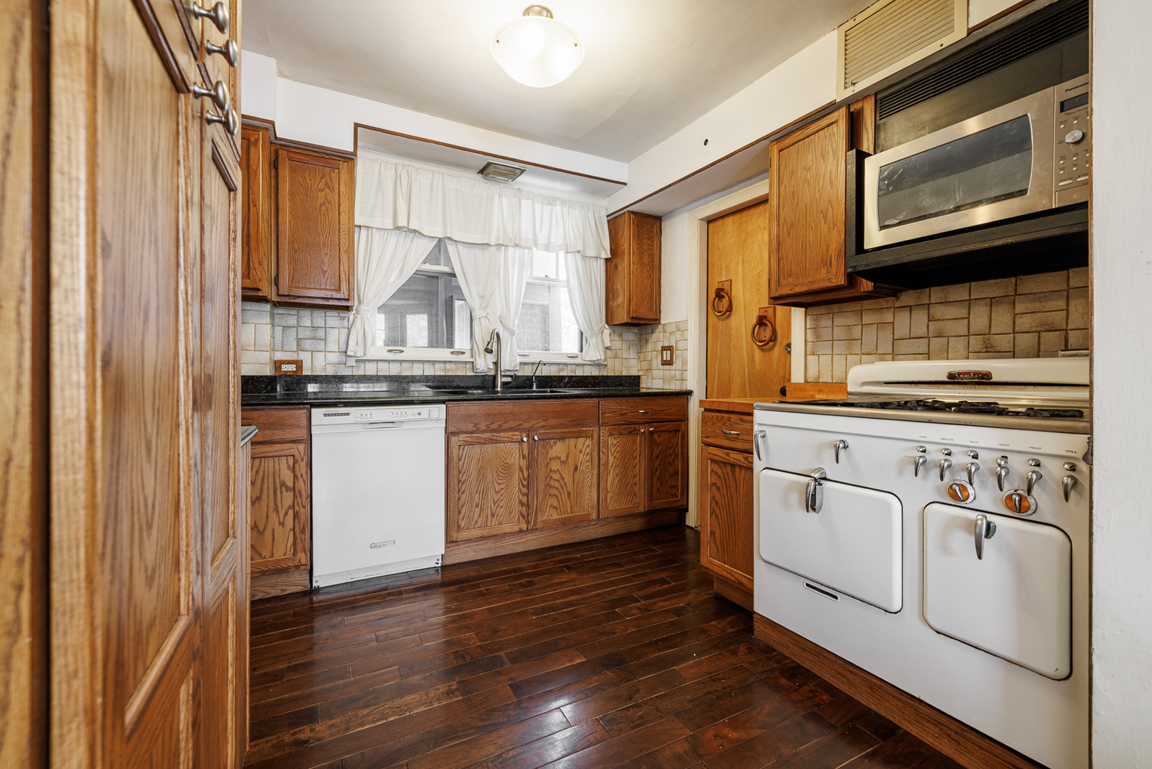 206 N Bonnie Brae Avenue, Elmhurst, IL 60126