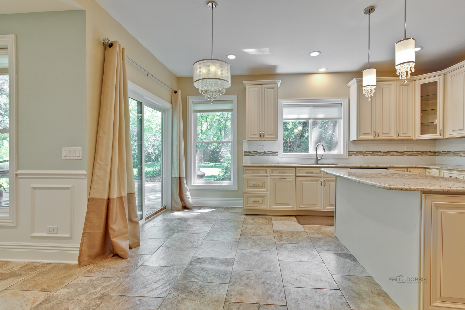 24 PLYMOUTH Court, Lincolnshire, IL 60069