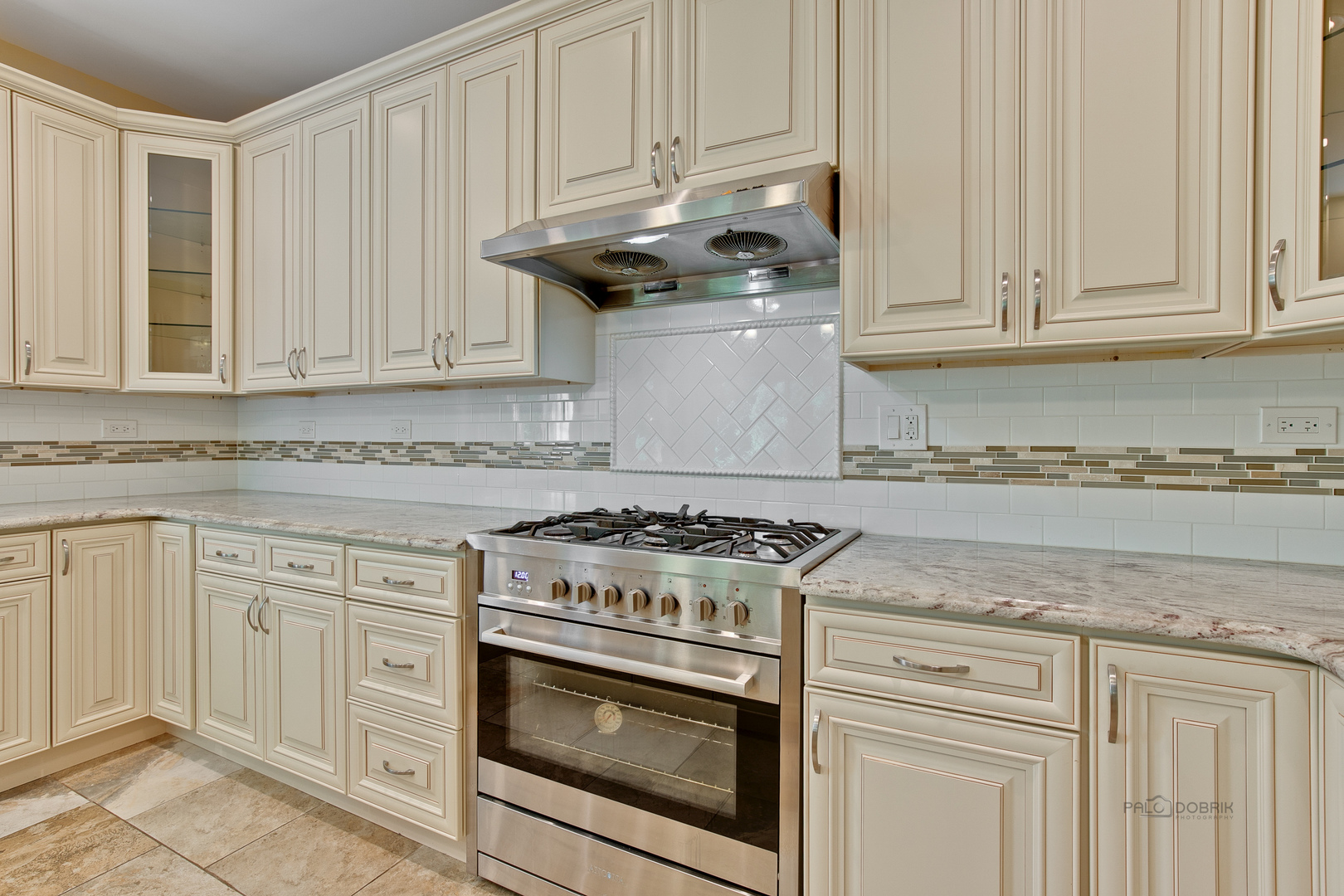 24 PLYMOUTH Court, Lincolnshire, IL 60069