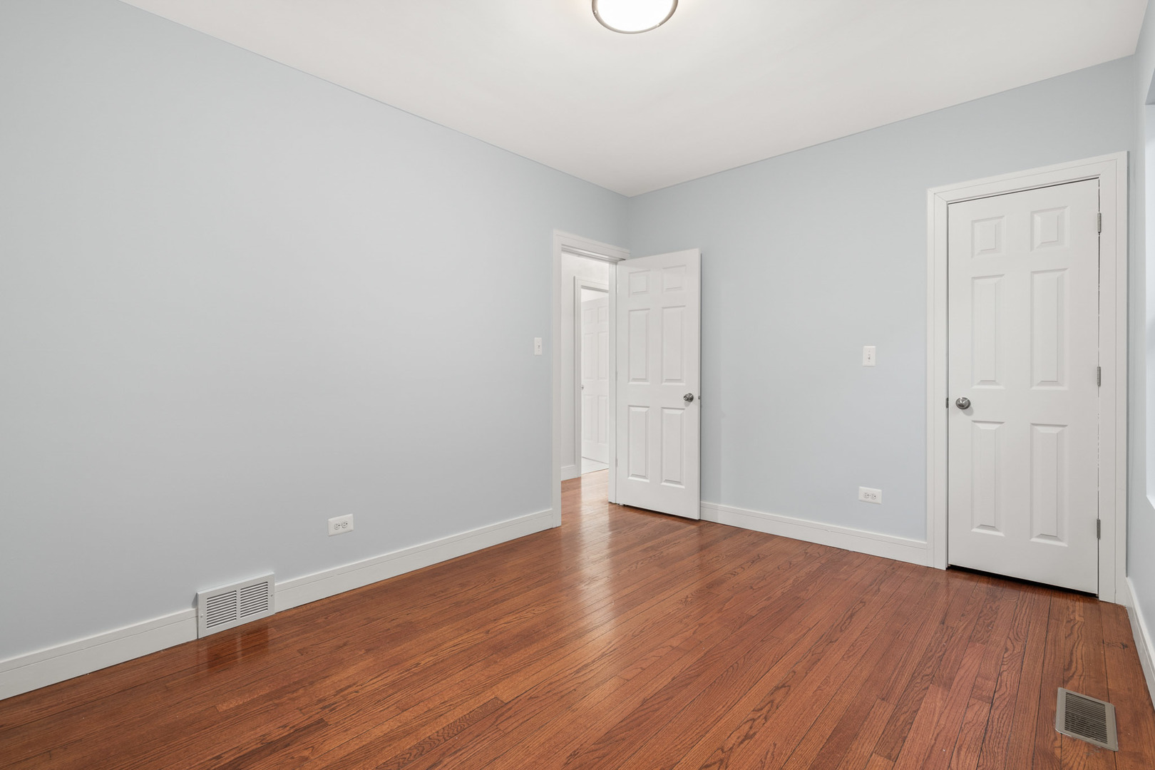 8411 S Dante Avenue, Chicago, IL 60619