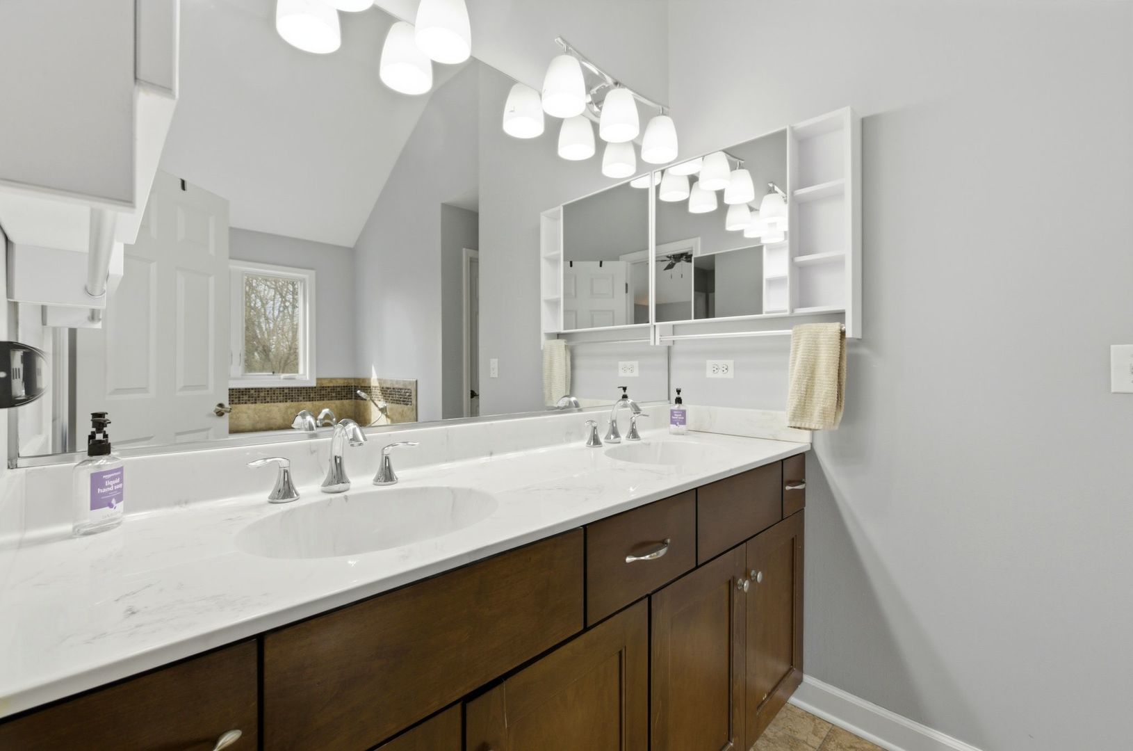 3S241 Williams Road, Warrenville, IL 60555