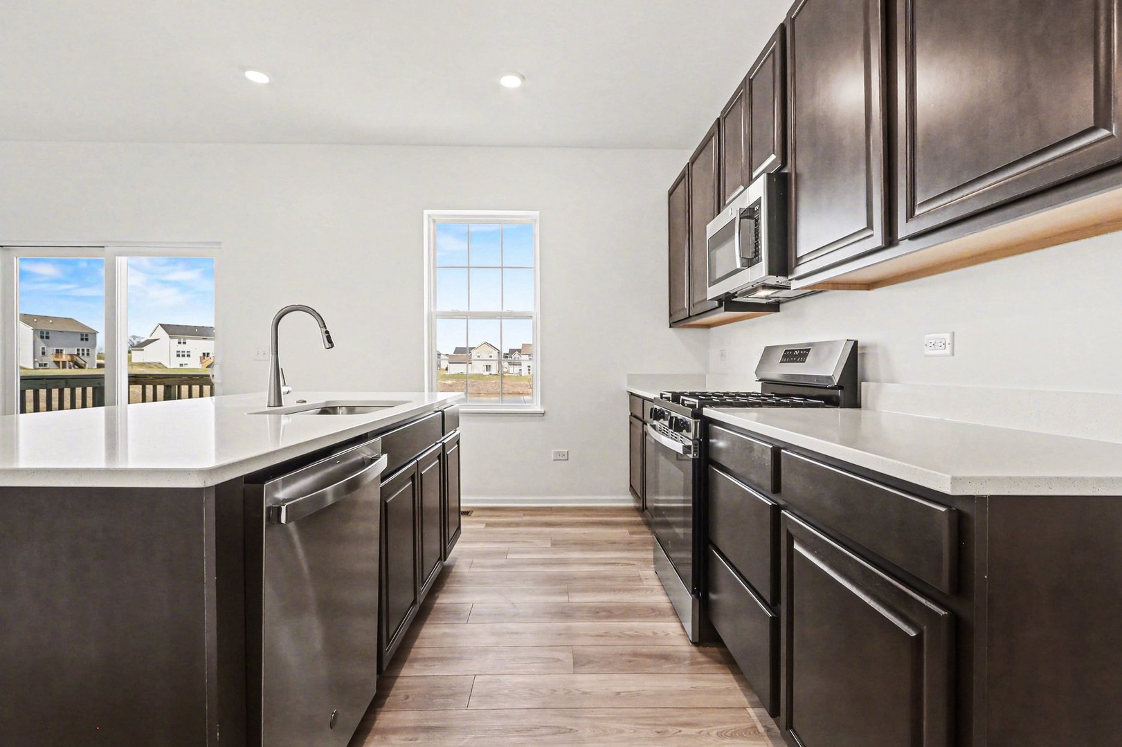 413 Hathaway Lane, Oswego, IL 60543