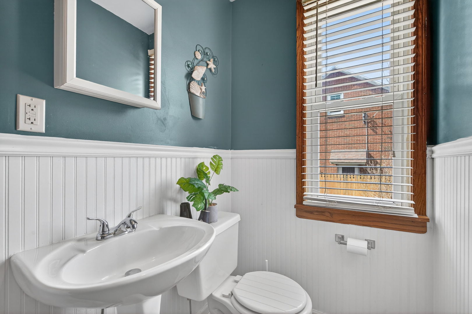 206 W Delaware Street, Dwight, IL 60420