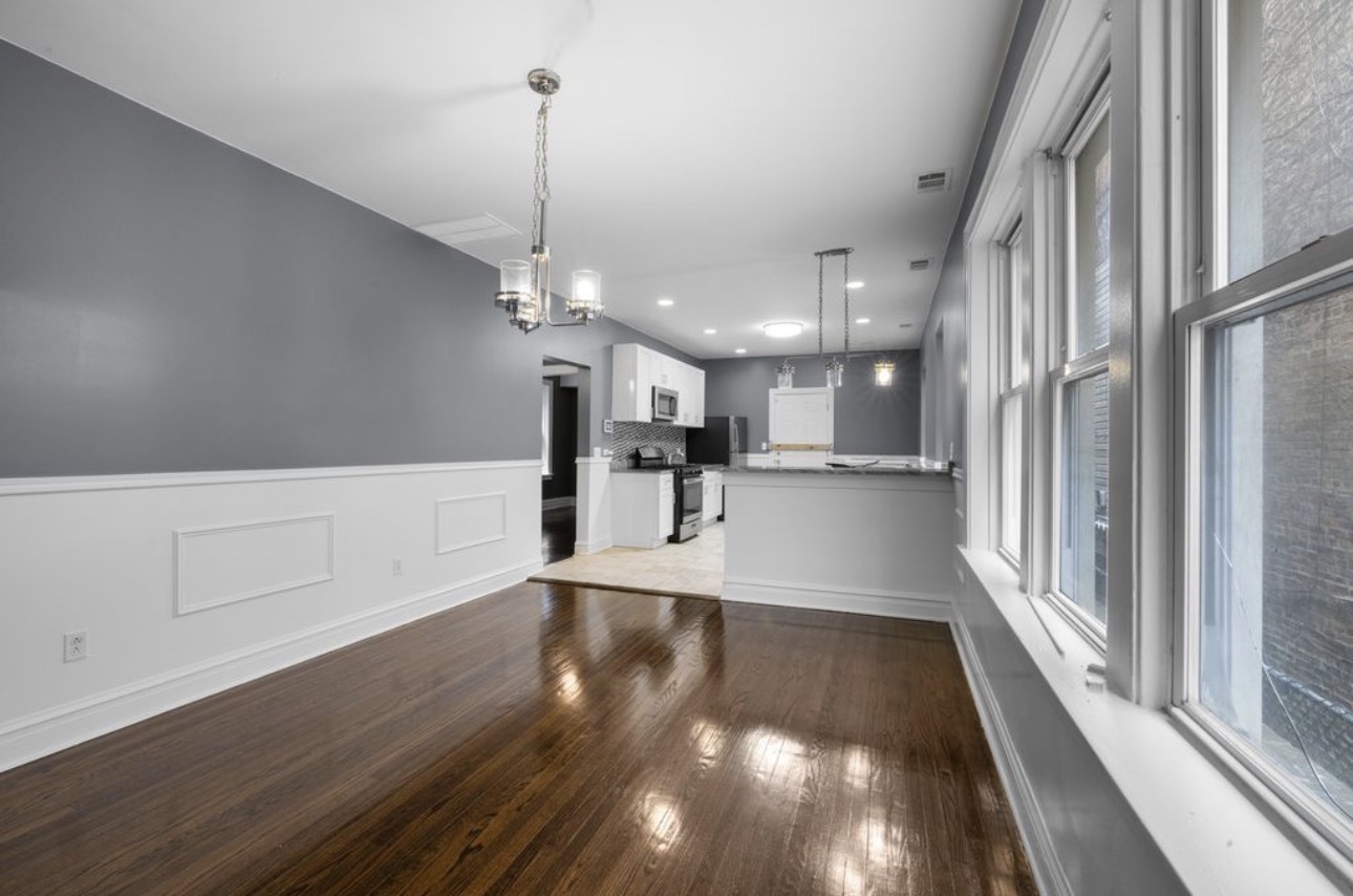 8222 S Maryland Avenue, Chicago, IL 60619