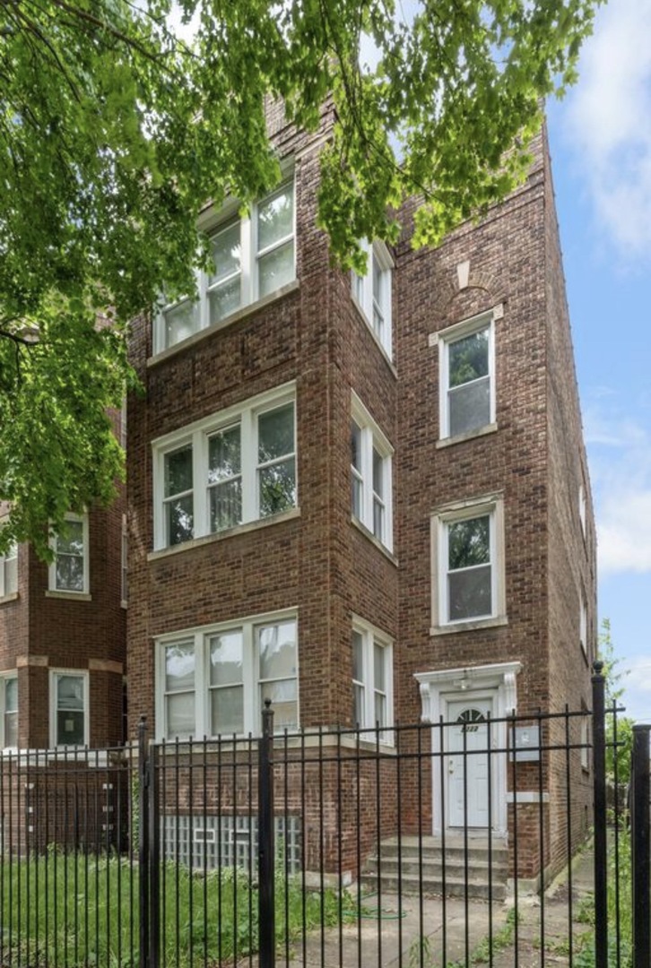 8222 S Maryland Avenue, Chicago, IL 60619