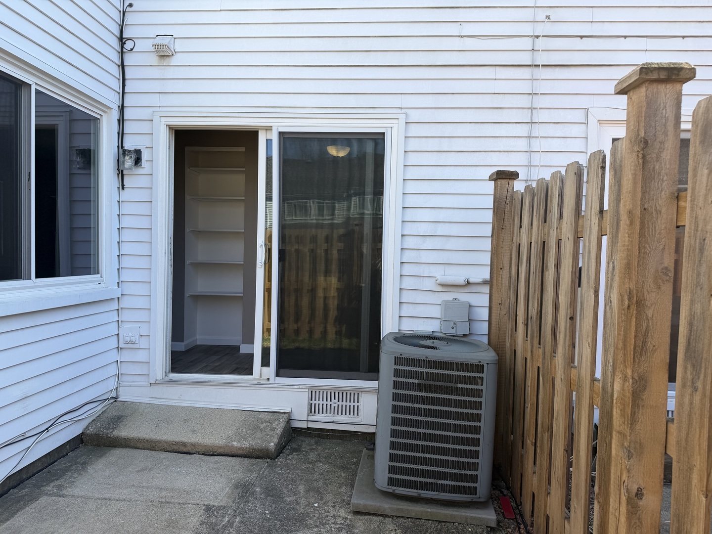 7594 Sarson Way, Hanover Park, IL 60133