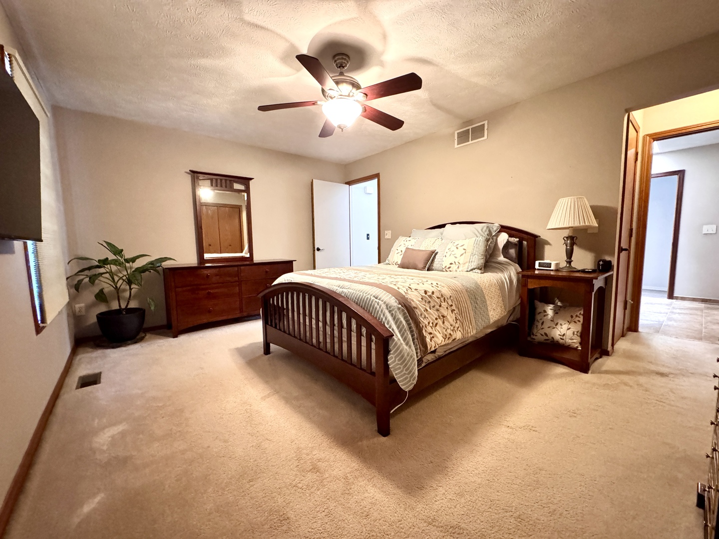 2723 Arrowhead Drive, Bloomington, IL 61704