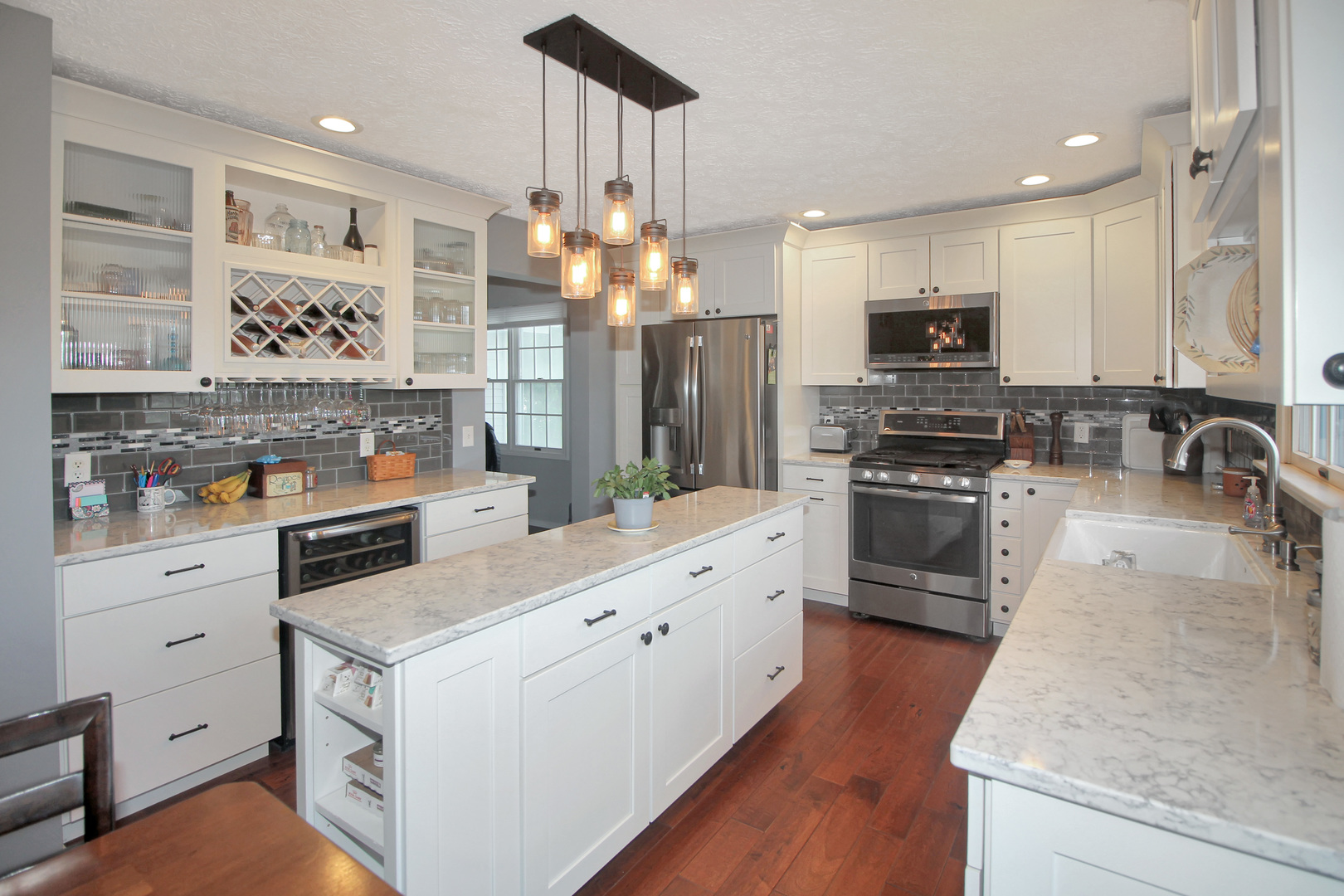 610 Old Farm Road, Bloomington, IL 61704