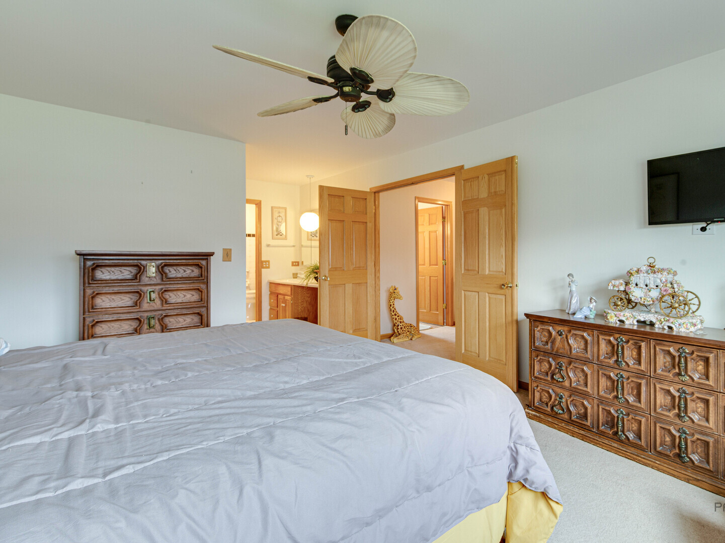 609 Thames Drive, Schaumburg, IL 60193